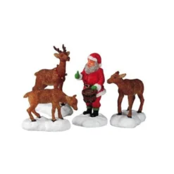 SANTA FEEDS REINDEER - LEMAX